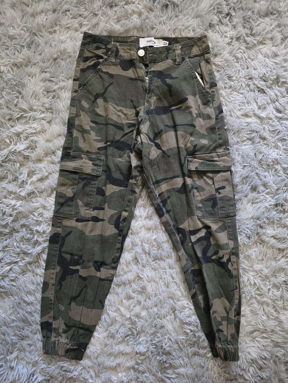 Refuge Camo Print Cargo Joggers - Size Small